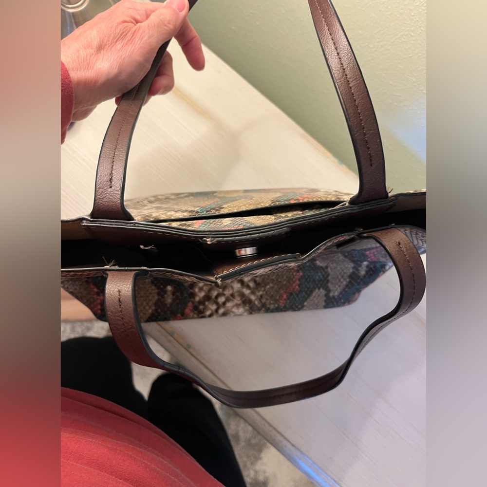 Snakeskin Pattern Tote Bag - Picture 7 of 9